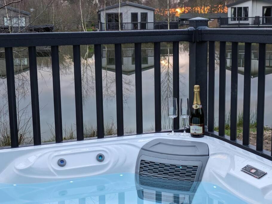 Kingfisher Lodge 伍德哈尔温泉水疗 外观 照片